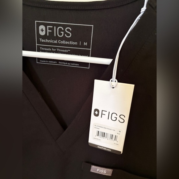 Figs Catarina Black Short Sleeve Scrub Top. Brand New w/Tags. Sz. Medium. - Picture 3 of 3